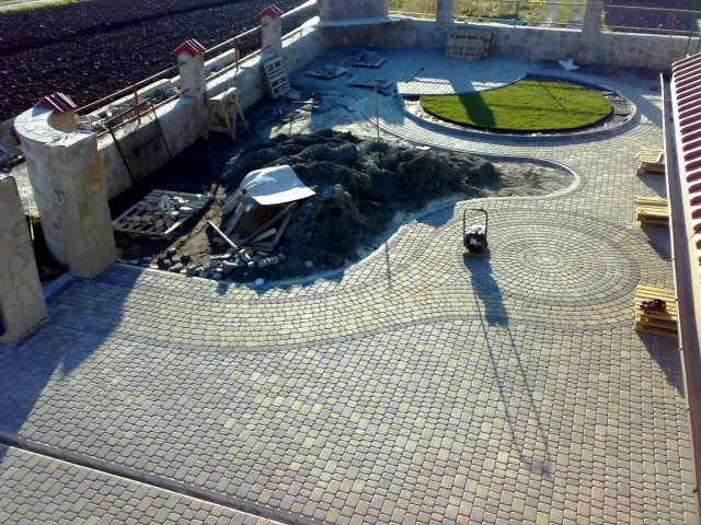 Виробник бруківки «Бетон Брук Сервіс» (ТМ LeBruk) — фото 1