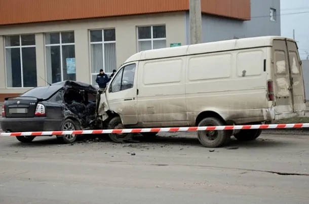 Потрійна ДТП: Skoda, Газель і «літаюча» BMW. — фото 4