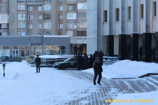 Облдержадміністрацію охороняли підрозділи «Беркут» та «Сокіл» (Фоторепортаж) — фото 4