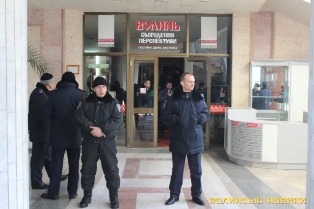 Облдержадміністрацію охороняли підрозділи «Беркут» та «Сокіл» (Фоторепортаж) — фото 5