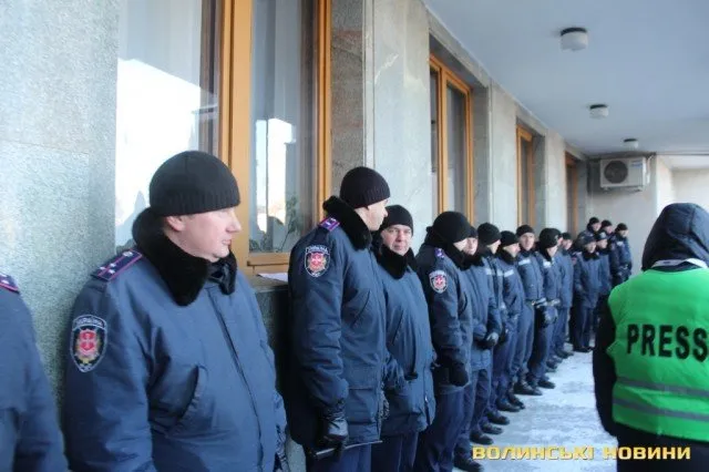 Облдержадміністрацію охороняли підрозділи «Беркут» та «Сокіл» (Фоторепортаж) — фото 7