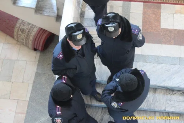 Облдержадміністрацію охороняли підрозділи «Беркут» та «Сокіл» (Фоторепортаж) — фото 8