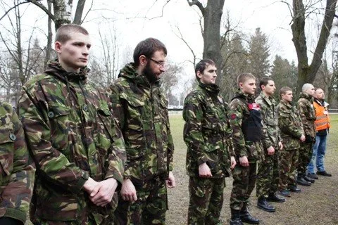 Понад тисяча лучан прийшли на Меморіальний комплекс Вічної Слави (Фоторепортаж) — фото 4