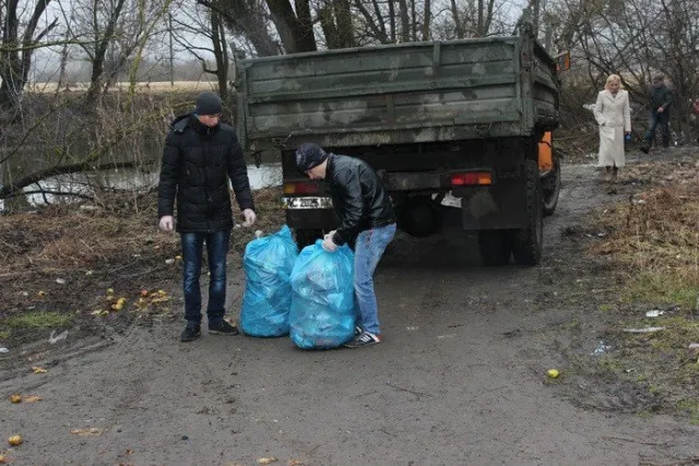 Сьогодні відбувається санітарно-екологічний день на вулиці Замковій (Фоторепортаж) — фото 5