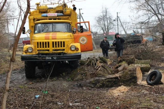 Сьогодні відбувається санітарно-екологічний день на вулиці Замковій (Фоторепортаж) — фото 7