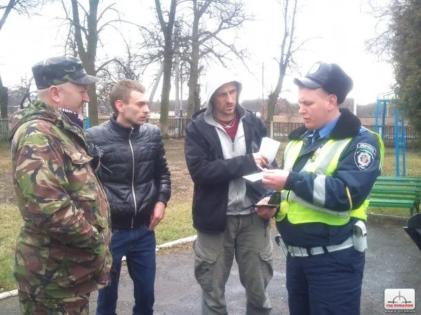 Патруль Волинського «Автомайдану» затрима автомобіль в якому виявили зброю (Фоторепортаж) + (Відео) — фото 3