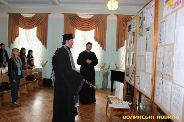 Представники різних нацменшин зібралися в Луцьку, із закликом проти війни (Фоторепортаж) — фото 1