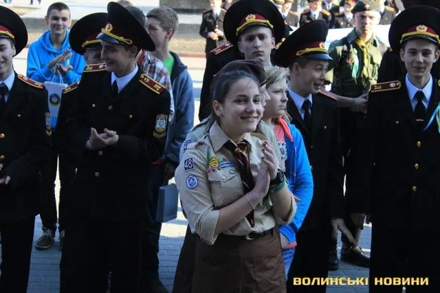 У Луцьку пройшов флешмоб за «Єдину Україну» (Фоторепортаж) + (Відео) — фото 6