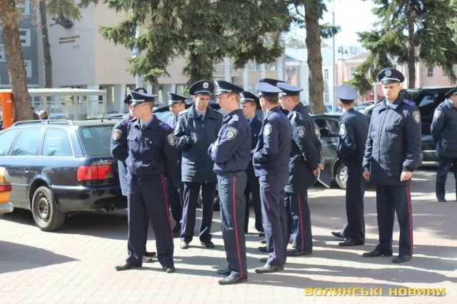 Декілька сотень лучан взяли участь у попереджувальній акції протесту під стінами УМВС (Фоторепортаж) + (Відео) — фото 2