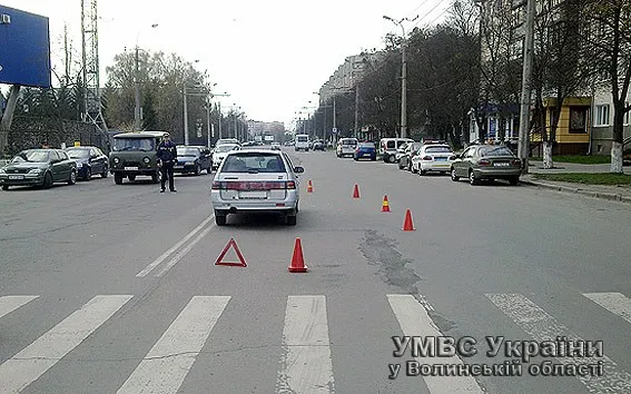 Водій на пішоходному переході збив 10-річну дівчинку — фото 1