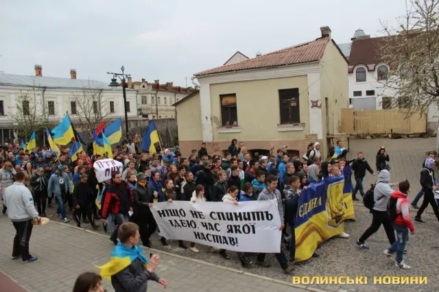 У Луцьку відбулася акція єдності України (Фоторепортаж) + (Відео) — фото 7