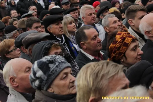 Пам'ять бійця спецпідрозділу «Альфа», вбитого сепаратистами у Слов'янську, лучани вшанували хвилиною мовчання (Фото) + (Відео) — фото 1