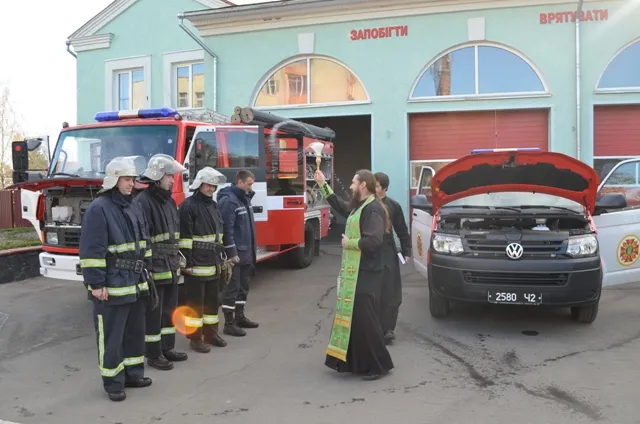 У Луцьку рятувальникам купили дві нові пожежні машини (Фоторепортаж) — фото 2