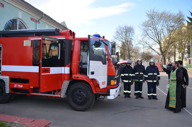 У Луцьку рятувальникам купили дві нові пожежні машини (Фоторепортаж) — фото 3