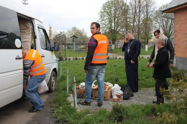 Волинським військовим привезли продукти харчування і навіть телевізор (Фоторепортаж) — фото 5