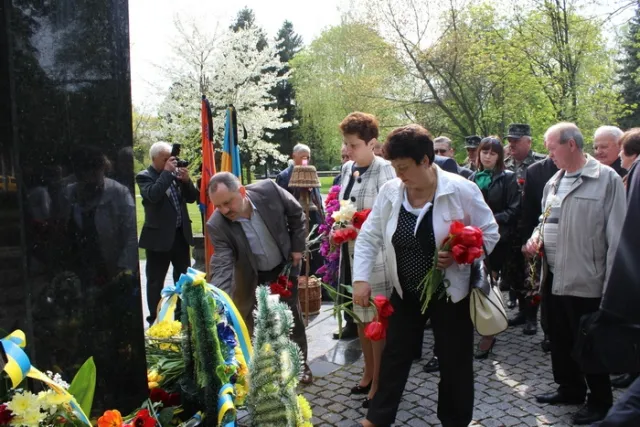 У Луцьку вшанували пам'ять ліквідаторів аварії на ЧАЕС (Фоторепортаж) — фото 8