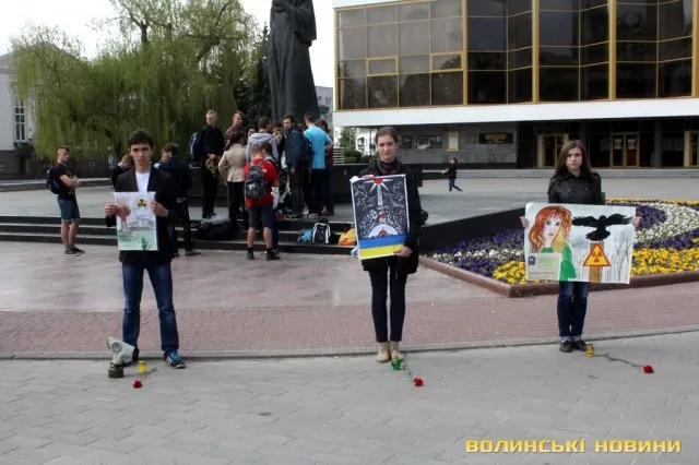 Молодь Луцька влаштувала флеш-моб під назвою «Жива галерея» (Фоторепортаж) — фото 2