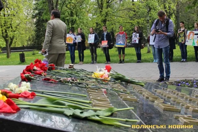 Молодь Луцька влаштувала флеш-моб під назвою «Жива галерея» (Фоторепортаж) — фото 8
