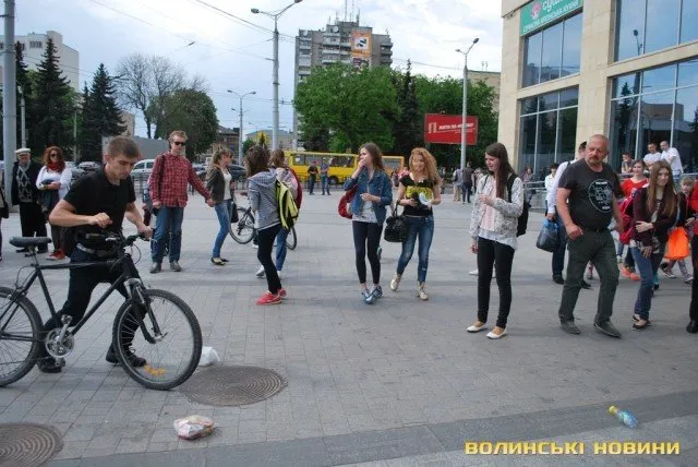 У ценрі Луцька відбудеться «сміттєвий» флешмоб (Фоторепортаж) + (Відео) — фото 7