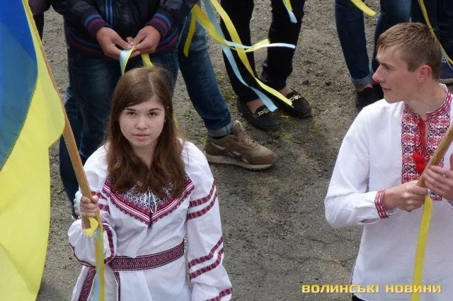 У Луцьку відбувся патріотичний флешмоб «Єдина Україна» (Фото) — фото 2
