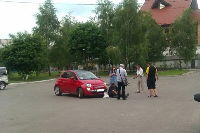 Жінка-водій автомобіля FIAT збила чоловіка (Фото) — фото 2