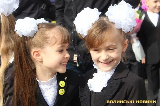 У школах міста віддзвенів останній дзвінок (Фоторепортаж) + (Відео) — фото 5