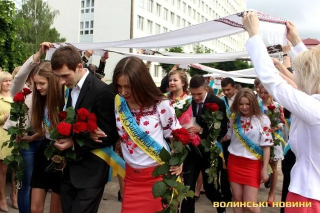 У школах міста віддзвенів останній дзвінок (Фоторепортаж) + (Відео) — фото 6