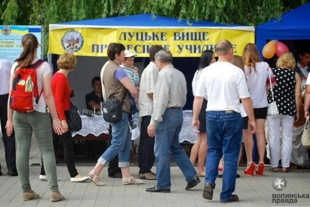 У Луцьку майдан перетворили на ярмаркову площу (Фоторепортаж) — фото 2
