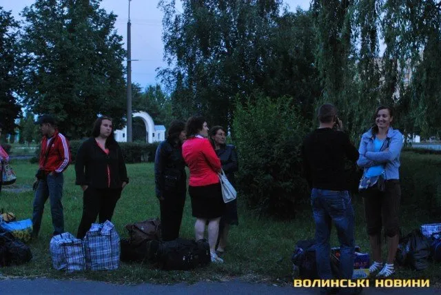 Родичі та близькі військовослужбовців, які нині воюють на Сході України, поїхали провідати чоловіків (Фоторепортаж) — фото 7