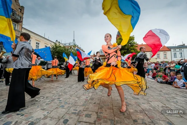 "Нєх жиє Україна!" - поляки під час  міжнародного фестивалю духових оркестрів — фото 5