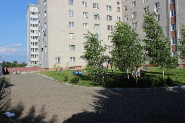 У Луцьку ремонтують дорогу у дворі будинку  на Рівненській вулиці. ФОТО — фото 1