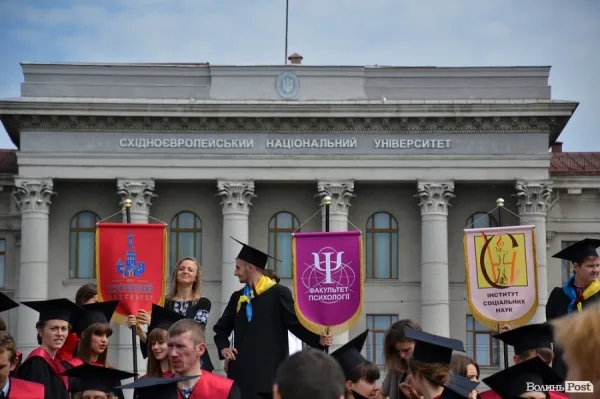 У Східноєвропейському університеті магістрам вручили дипломи — фото 1