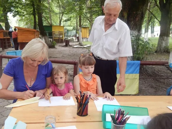 Відвідувачі Луцького зоопарку написали листи українським військовим на Сході — фото 2