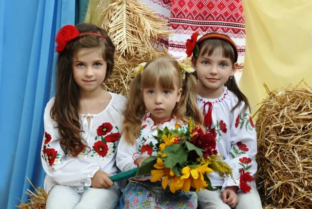 Листи, привітання та фото відправлять волонтери від волинських краснуь на Схід (ФОТО) — фото 2