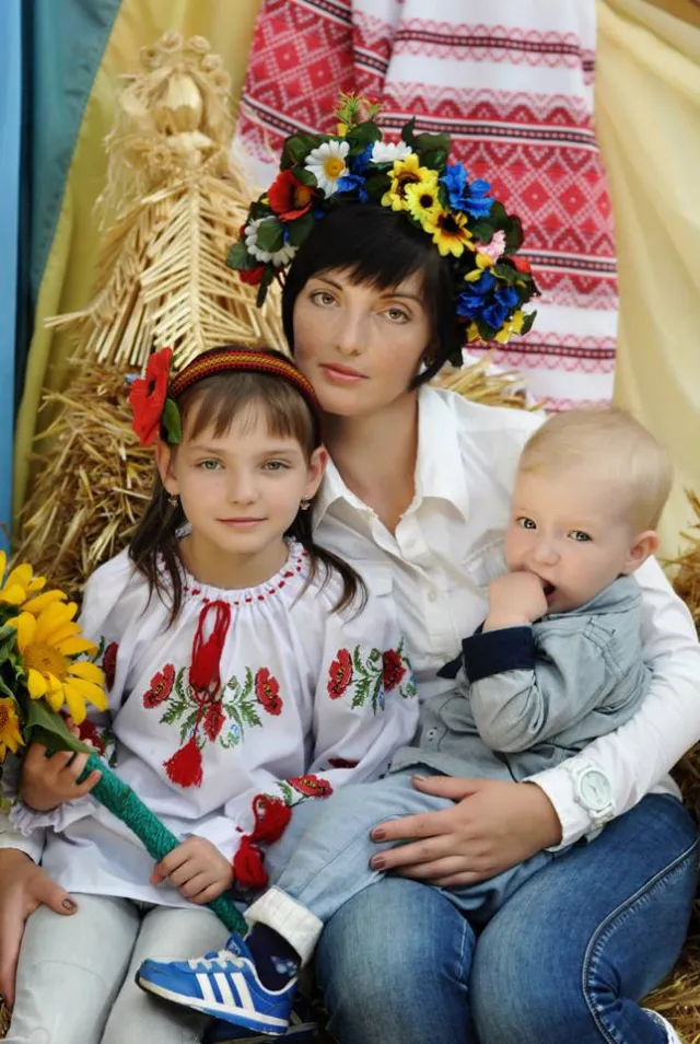 Листи, привітання та фото відправлять волонтери від волинських краснуь на Схід (ФОТО) — фото 3