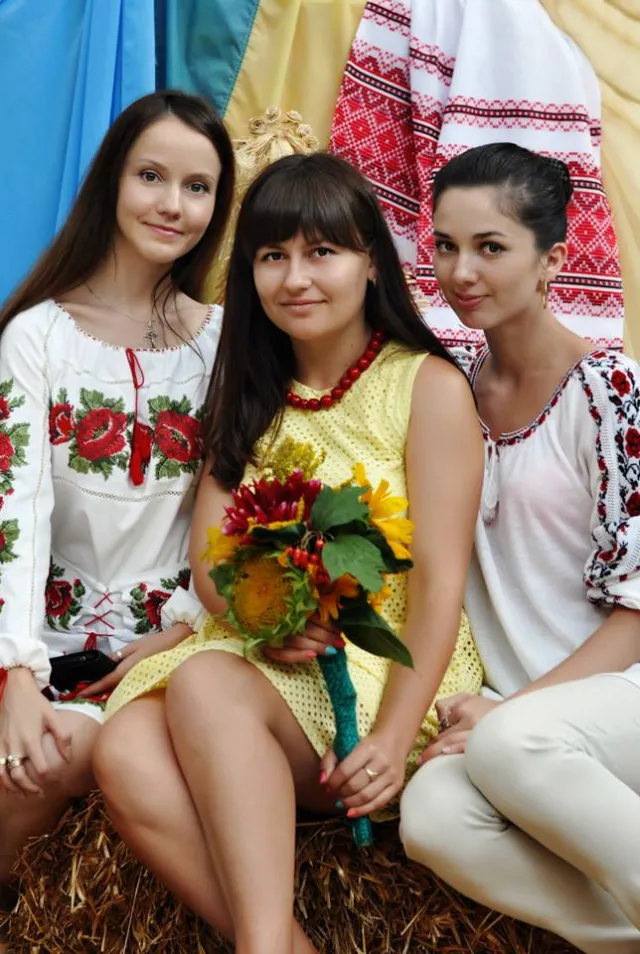 Листи, привітання та фото відправлять волонтери від волинських краснуь на Схід (ФОТО) — фото 4