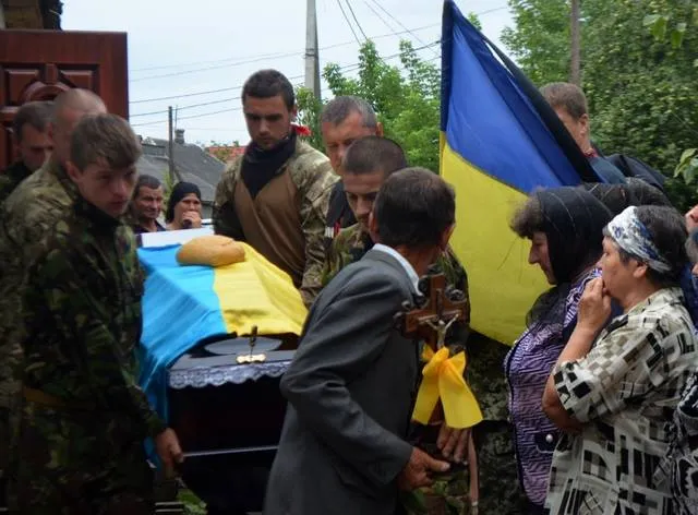 На Волині попрощалися із ще одним загиблим бійцем на Сході України — фото 1