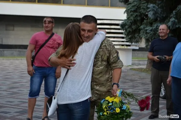 Бійці батальйону "Азов" повернулися на декілька днів додому (ФОТО) — фото 1