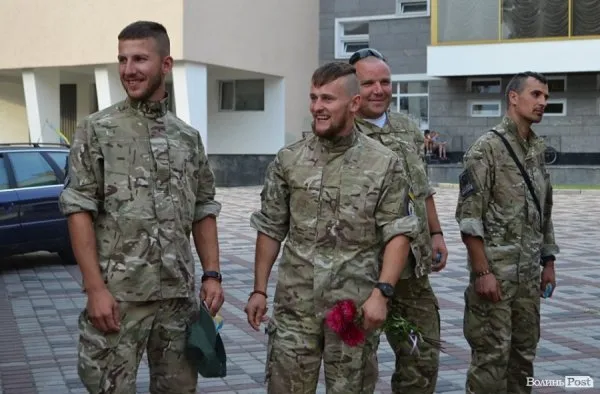 Бійці батальйону "Азов" повернулися на декілька днів додому (ФОТО) — фото 5