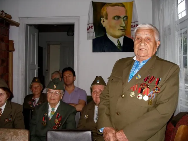 "Кто они такие - Луцкие Бандеровцы?" - журналіст зі Сходу про зустріч з ветеранами ОУН-УПА у Луцьку (ФОТО) (ВІДЕО) — фото 4