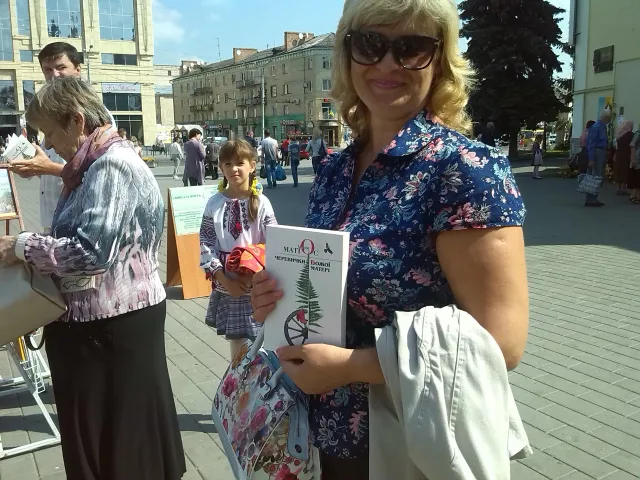 Благодійний книжковий ярмарок у Луцьку (ФОТО) (ВІДЕО) — фото 3