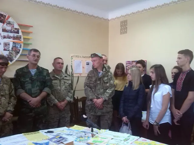 Подяка, радість та сльози - так айдарівців зустріли луцькі школярі (ФОТО) — фото 4