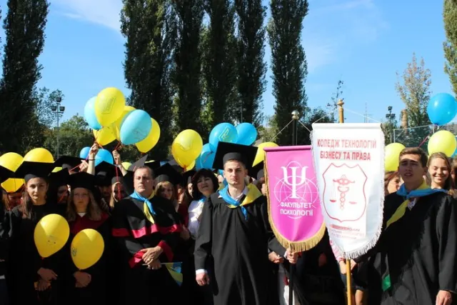 У Східноєвропейському університеті імені Лесі Українки - посвята у студенти (ФОТО) — фото 1