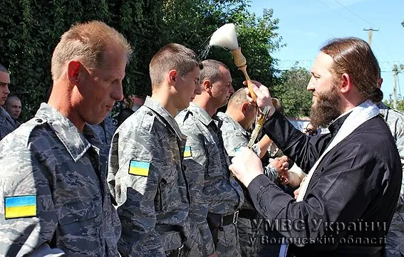 Волинські правоохоронці вирушили в зону АТО (ФОТО) (ВІДЕО) — фото 3