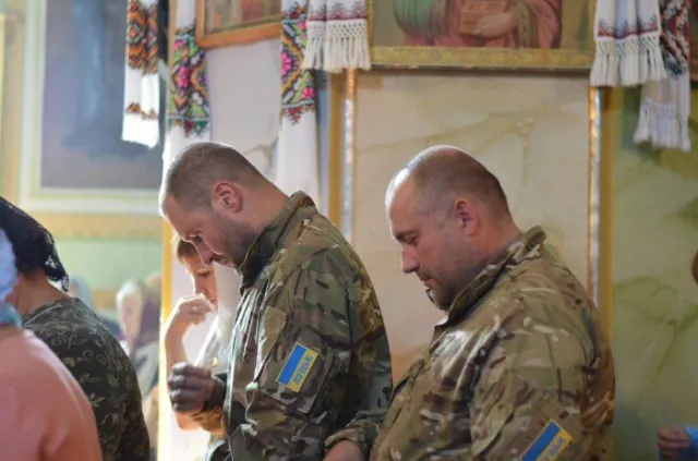 На Волині самооборонівці молилися за мир в Україні (ФОТО) — фото 4