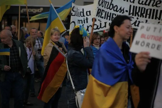 Масштабний мітинг на підтримку України німцями під час автопробігу Європою (ФОТО) — фото 2