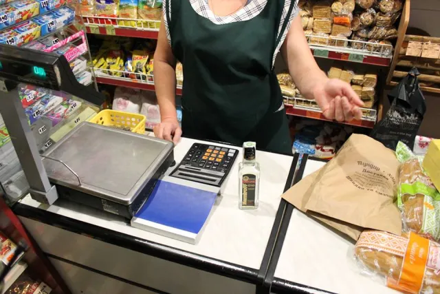 У Луцьку продовжують продавати алкоголь в нічний час - Самооборона Волині — фото 2