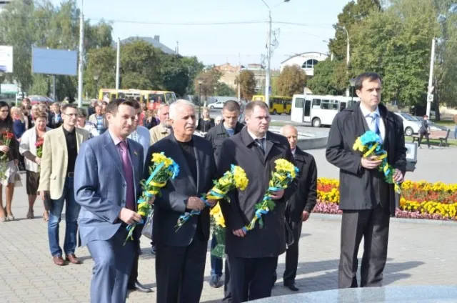 Лучани вшанували пам`ять першого українського президента — фото 1