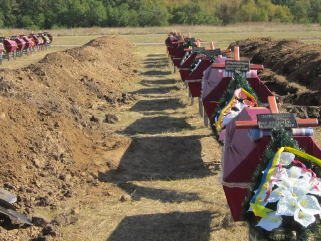 В Запоріжжі поховали 56 невідомих солдат — фото 1
