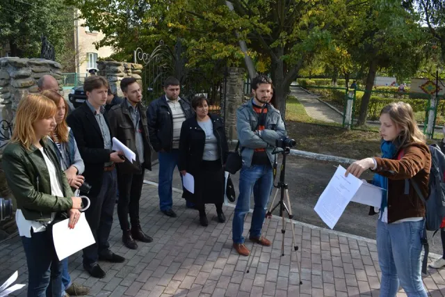 Волинські нардепи, які голосували за "закони 16 січня", отримали від громадськості штамп "бракований" — фото 2